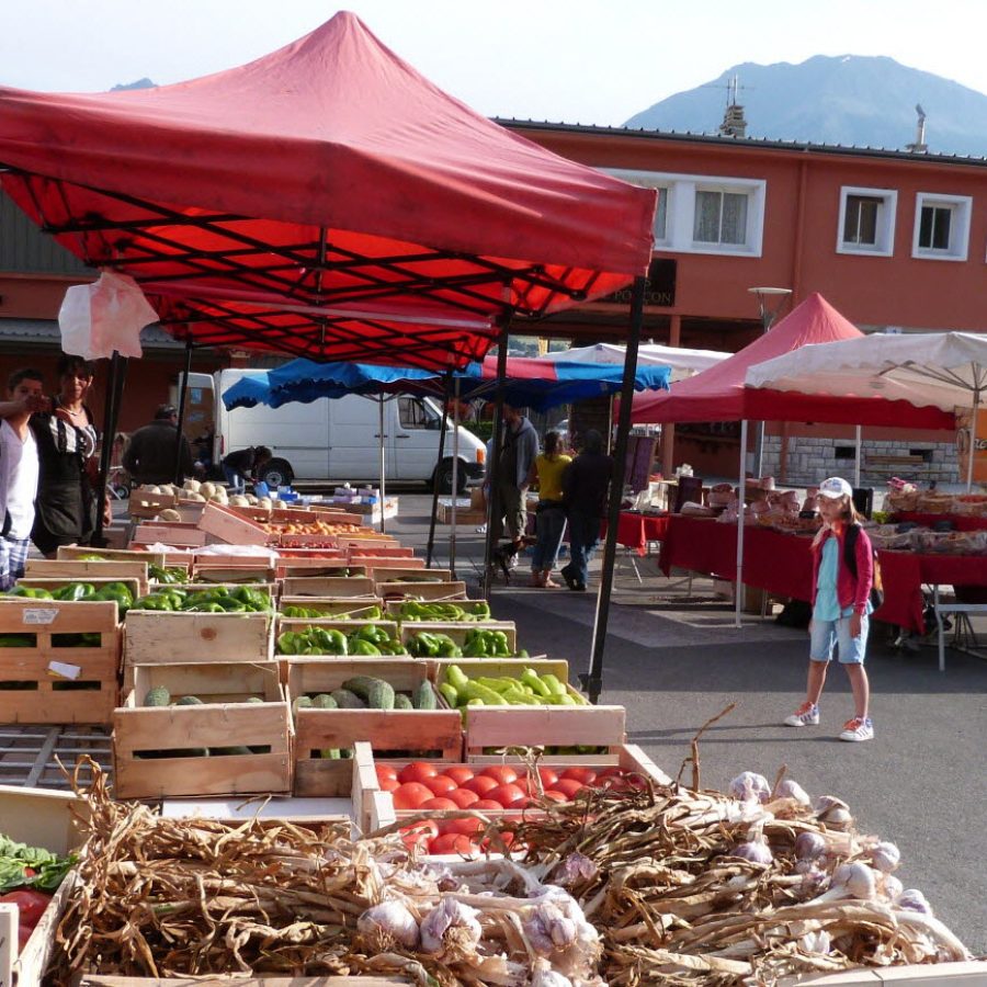 Marché de savines le lac
